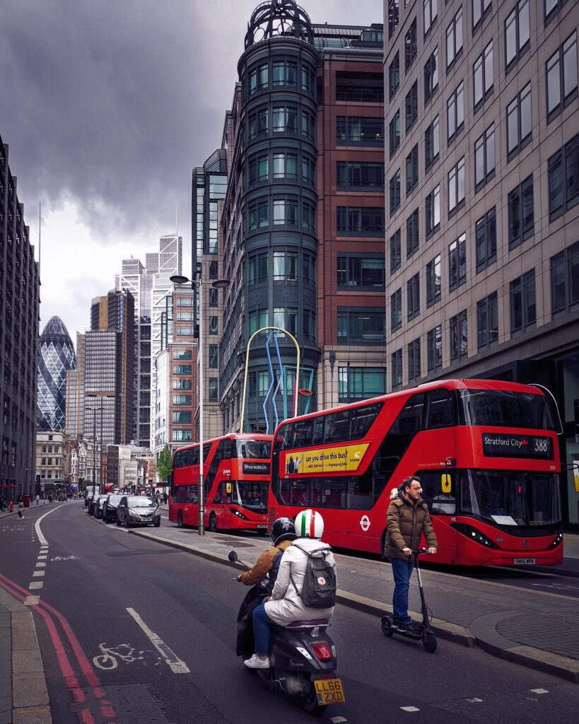 Czerwone Autobusy na Liver Street w Londynie
