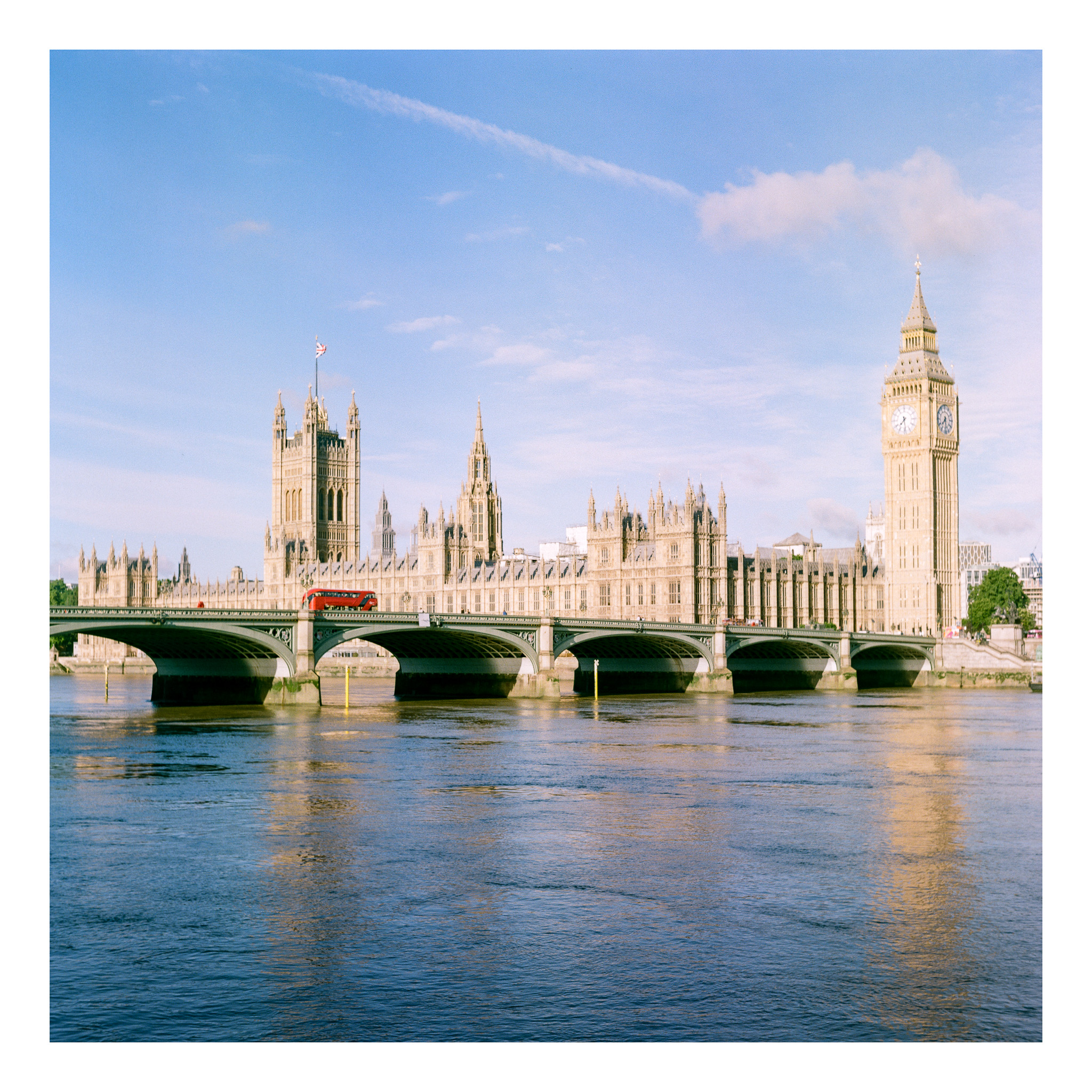 Westminster Bridge wykonany na Kodak Gold za pomocą aparatu mamiya c220