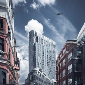 Zdjęcie edytowane z AI. Część budynków została wygenerowana tak samo jak helikopter.