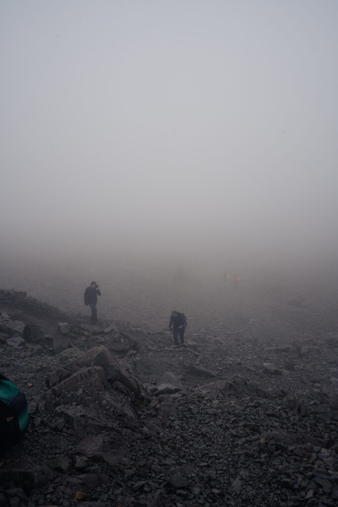 Mgła na górze Ben Nevis, Szkocja, Highlandy